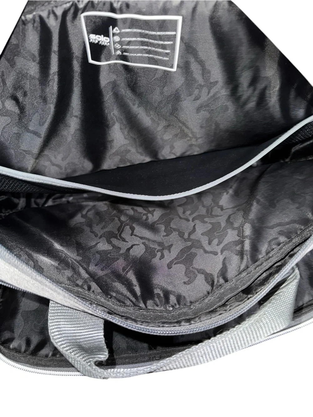 Solo New York Messenger Shoulder Bag / Briefcase Gray Laptop Travel Work Bag EUC